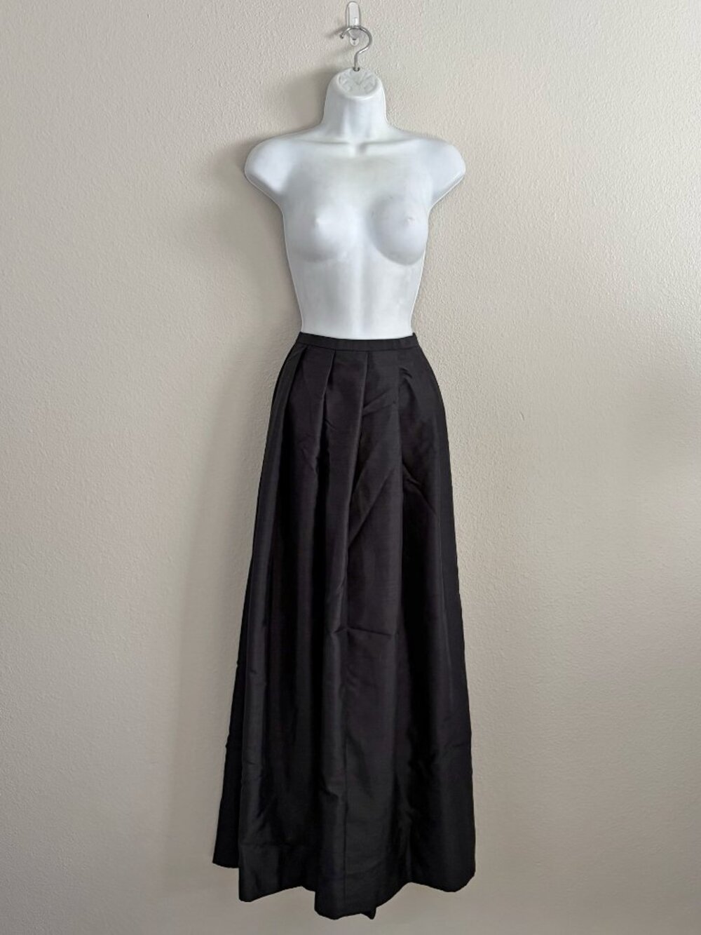 Y2K Black Pleated Full A-Line Maxi Skirt Emma James Classic Textured Size 8
